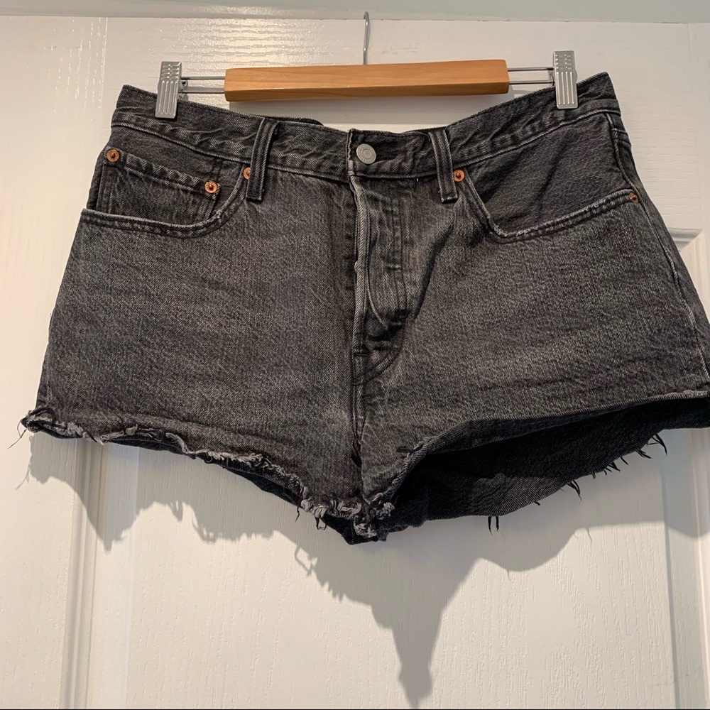 ⭐️ Levi’s 501 Denim Shorts
